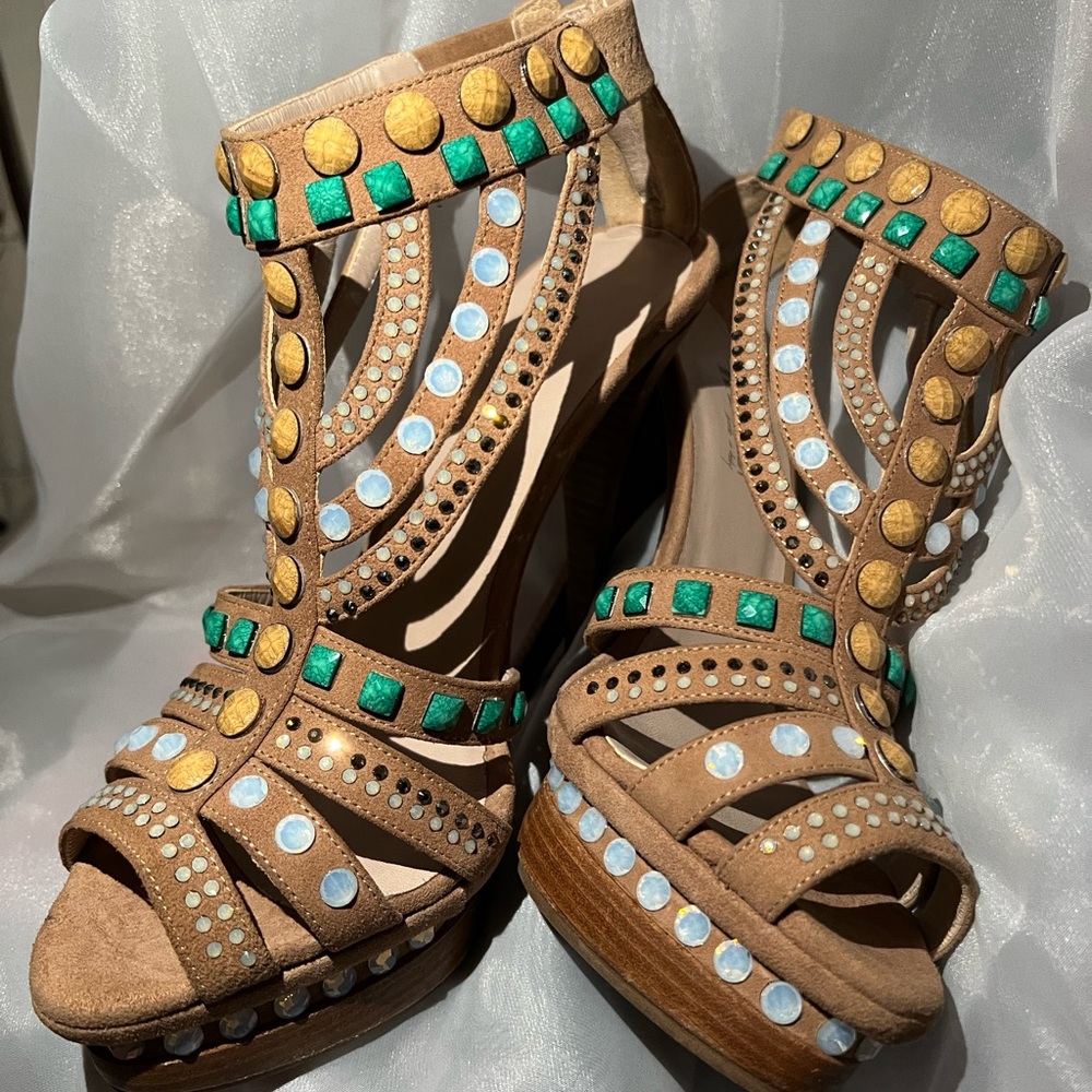 Le Sillla Jewel Encrusted sandal